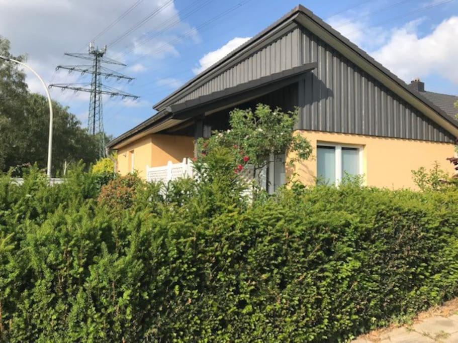 Komfortables Einzelhaus Mit Garten Halstenbek Exterior foto